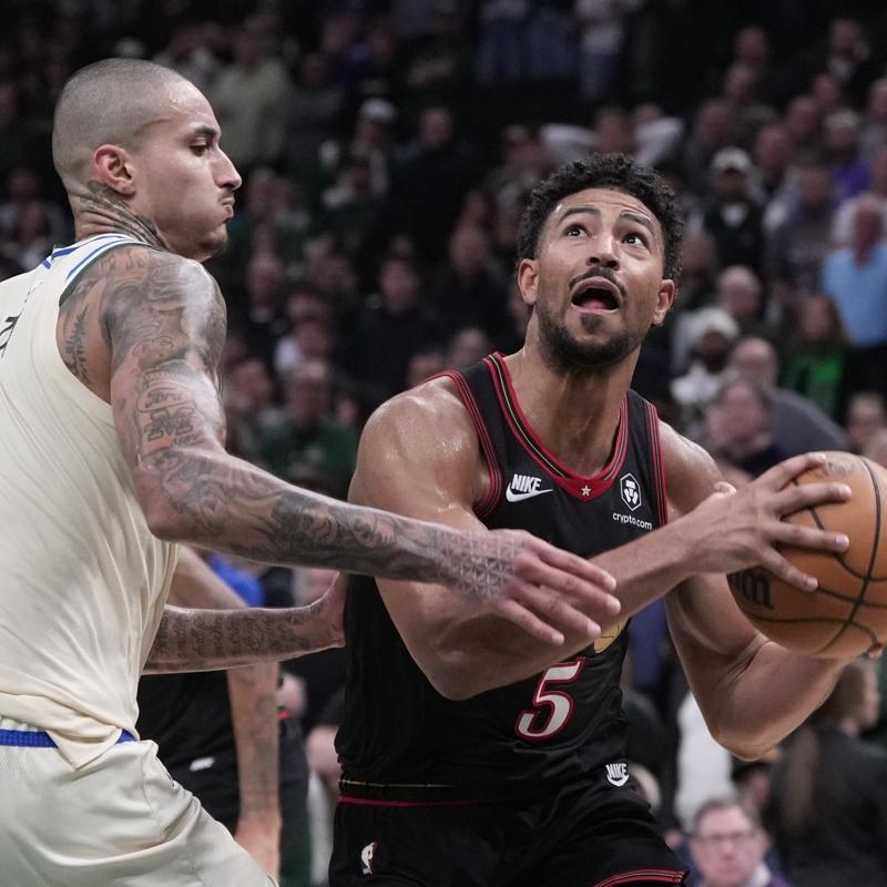 Philadelphia 76ers deplasmanda Milwaukee Bucks' yendi