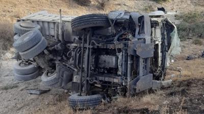 Konya'da hafriyat kamyon devrildi: 1 l