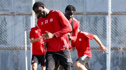 Sivasspor'da Esenler Erokspor ma��n�n mesaisi devam ediyor