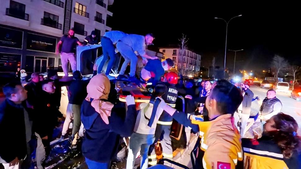 Kontrolden çıkan araç bulduğunu devirdi... Kurtarılma anları kamerada