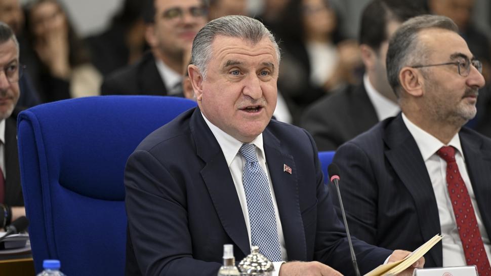 Bakan Osman Aşkın Bak: Amatör kulüplerin tesisleşmesine çok büyük yatırım yapacağız