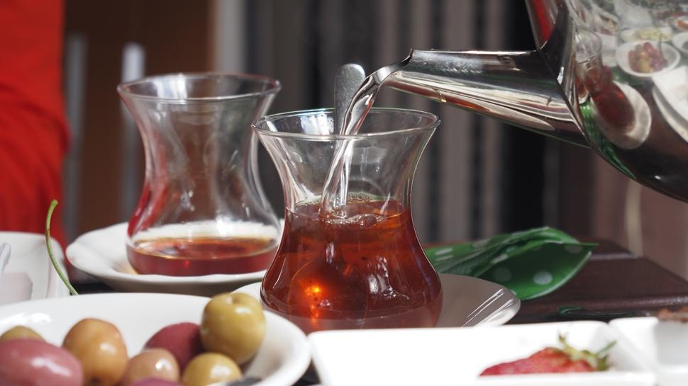 Çaydan önce 1 bardak su içen yaşadı! Bilimsel olarak kanıtlandı