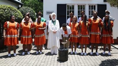 Emine Erdoan, Johannesburg'da Yunus Emre Enstits'n ziyaret etti