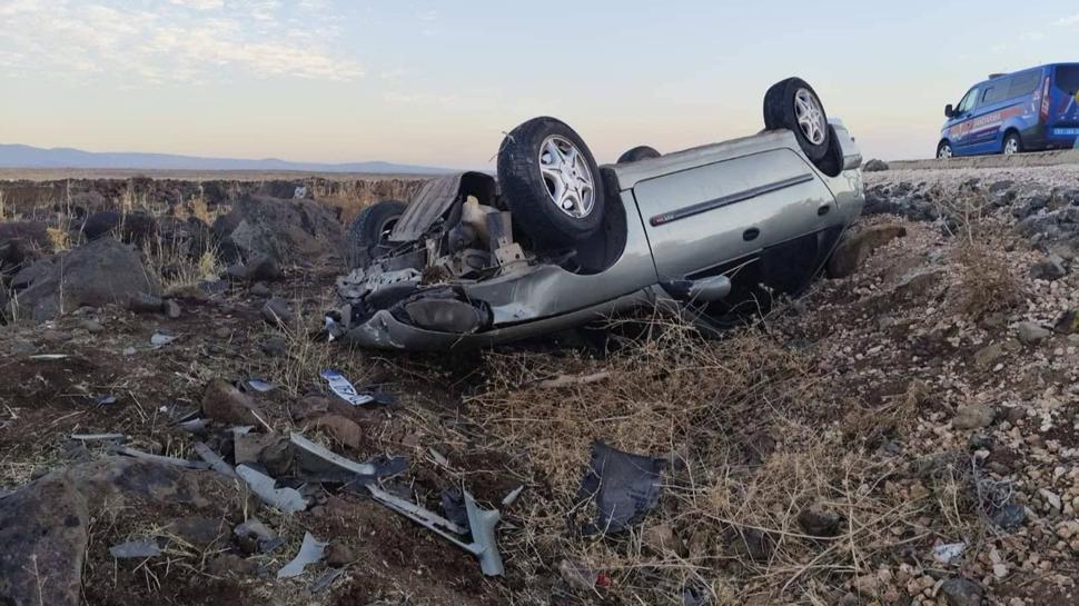 Şanlıurfa'da otomobil şarampole devrildi: 4 kişi yaralandı