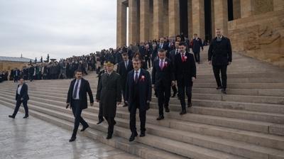 retmenler Ata'nn huzurunda... Bakan Tekin Antkabir'i ziyaret etti