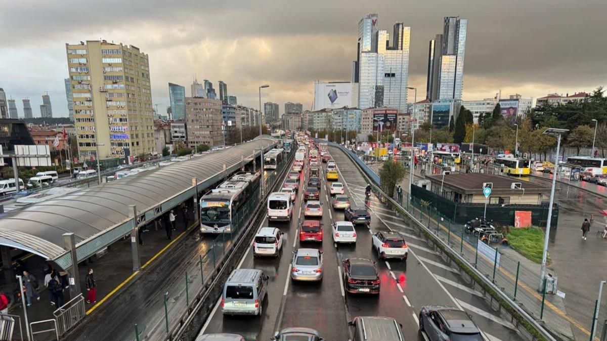 istanbul trafik haftann ilk i gn younluk fotoraflar resimleri