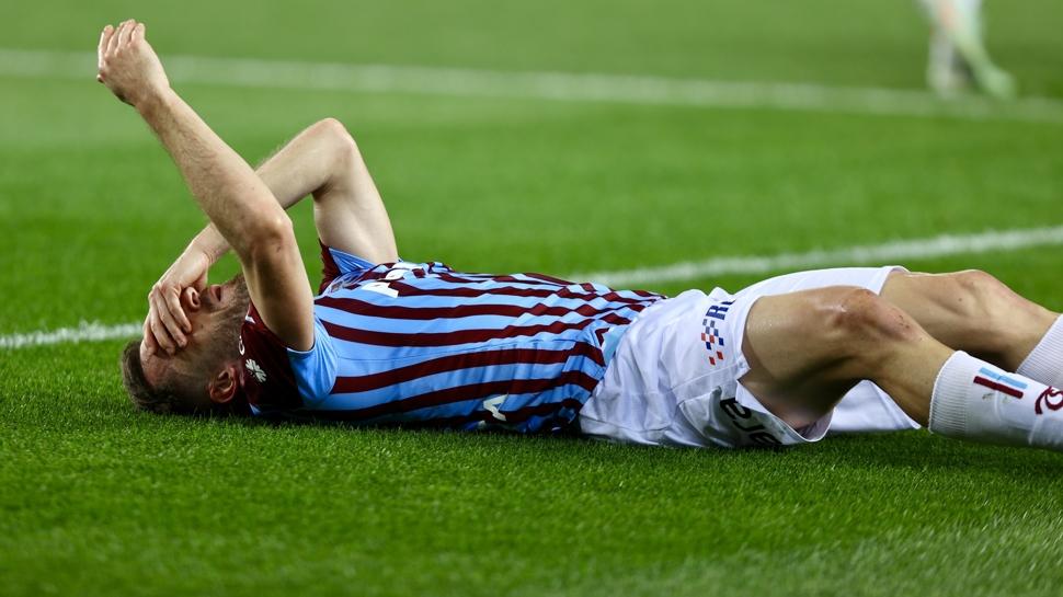 Trabzonspor'da şok sakatlık! Maça devam edemedi