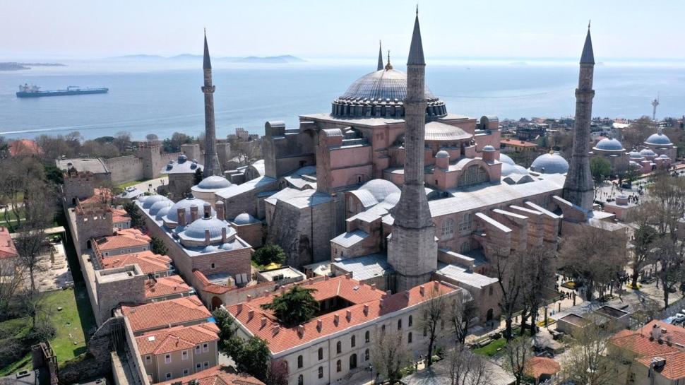 Bakan Ersoy'dan Ayasofya mesajı: En kapsamlı restorasyon sürecini başlattık