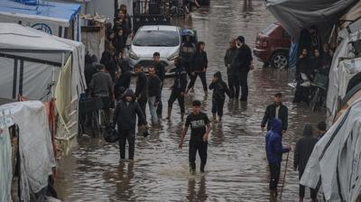 Gazze'de iddetli ya nedeniyle adrlar su altnda kald