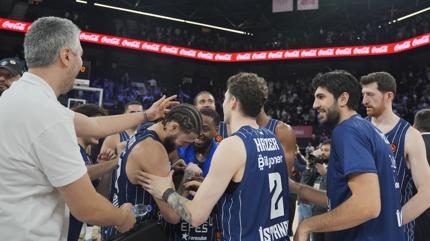 Anadolu Efes, Monaco deplasmannda: Avrupa'da 888. ma