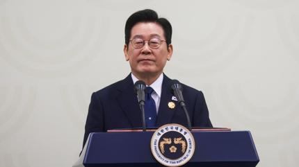 Gney Kore Devlet Bakan Lee, Ankara'daki Kore'de Savaan Trkler Antn ziyaret etti