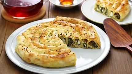 Hazr yufkadan 5 dakikada spanakl brek tarifi! Hem pratik hem de lezzetli brek