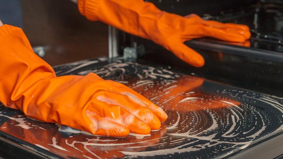 Yağ lekeleri, kalıcı izler ve dahası... Fırın temizliğinin püf noktası