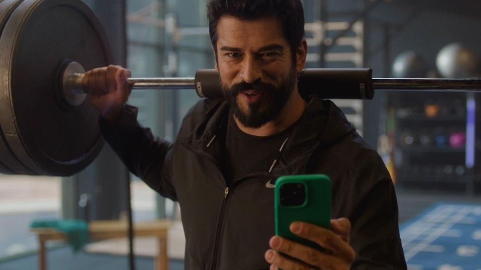 Burak Özçivit'in yeni projesi resmen topa tutuldu! ‘Tiyatro senin neyine'