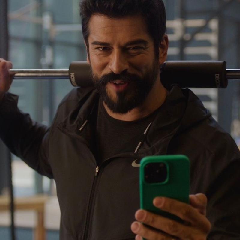 Yeni projesi resmen topa tutuldu! Tiyatro senin neyine'