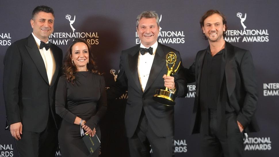 Emmy'e damga vurdu: Bakın Deha hangi ödülün sahibi oldu!