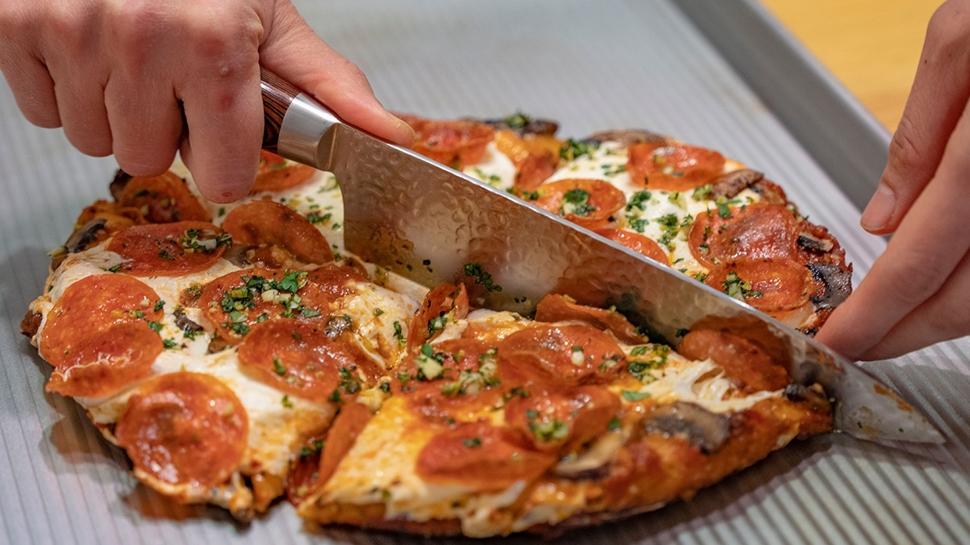 En kolay evde pizza tarifi! Zincir markalarda sıra beklemeye son, hazırdan farkı yok