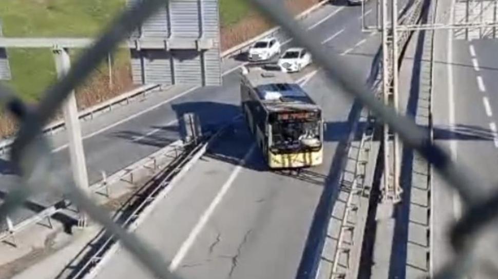 İETT otobüsü trafiği tehlikeye attı