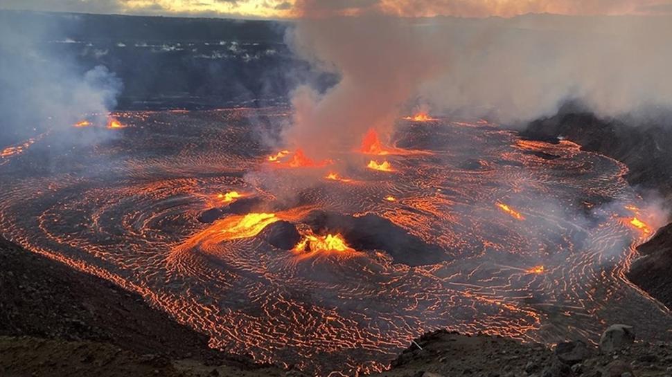 Kilauea'da korkutan hareketlilik: Lavlar 120 metreye fırladı