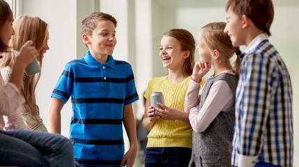 ok konuan ocuklar okulda baarl olur mu?