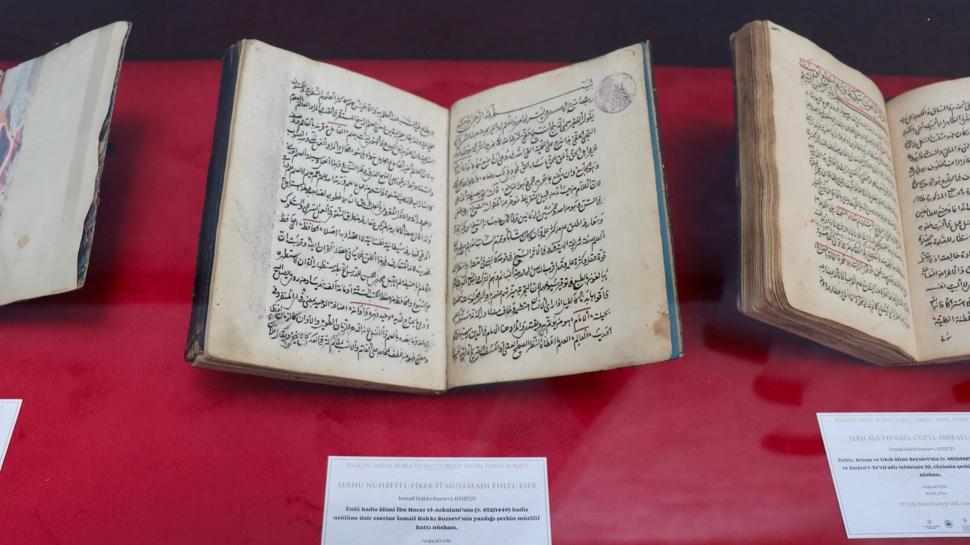 smail Hakk Bursevi'nin Yazma Eserleri Bursa'da sergileniyor