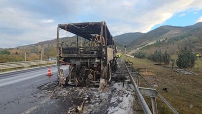 Faciadan dnld: rencileri tayan otobs alev topuna dnd