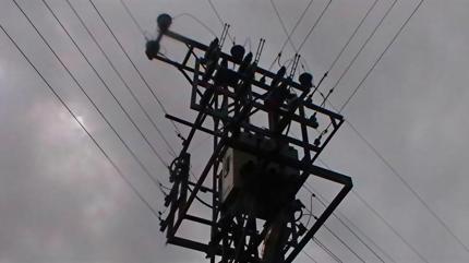 Bykekmece'de ksa sreli panik... Patlama sonras elektrik kesintisi yaand