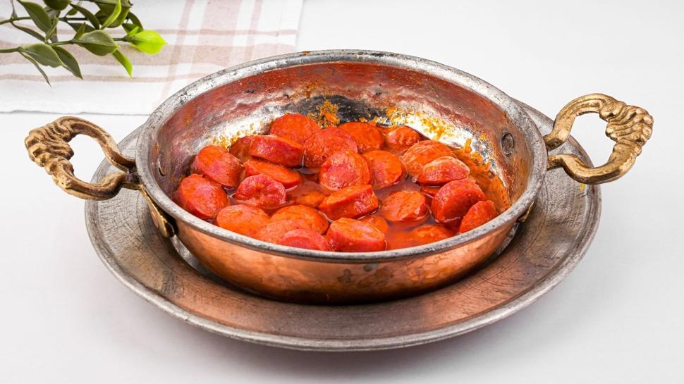 5 dakikadan ksa sryor: Salal sosis tarifi, ekmek banacaksnz