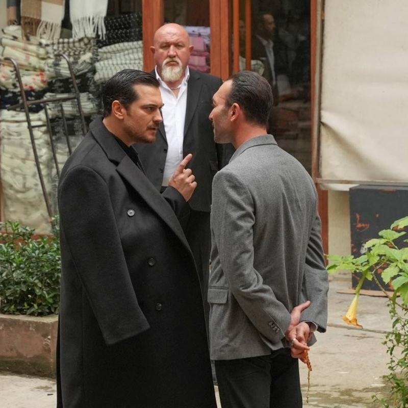 Barol veda ediyor! Taht el deitiriyor