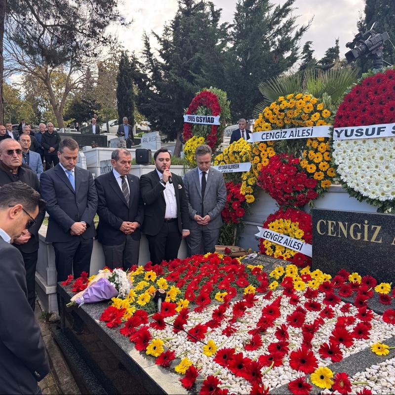 Galatasaray'�n eski ba�kan� Mustafa Cengiz, kabri ba��nda an�ld�