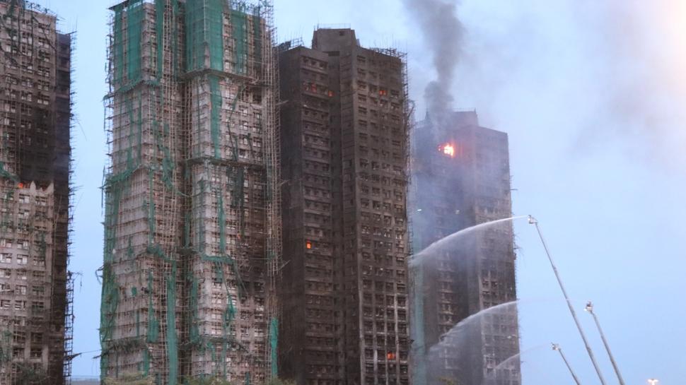 Hong Kong'daki site yangınında bilanço ağırlaşıyor