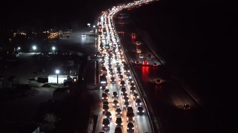 İSKİ'den vatandaşa eziyet: Aynı noktada 7. kazı, bitmeyen trafik çilesi