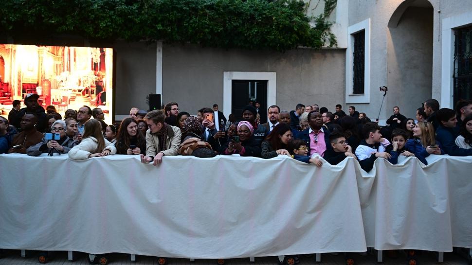 İstanbul'da Papa heyecanı! Katedral çevresinde toplandılar