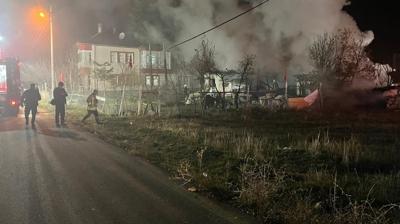 Ankara'da yrek burkan yangn! Zihinsel engelli kardeler lmden dnd