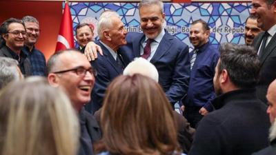 Bakan Fidan, Almanya'da Türk STK temsilcileri ve basın mensuplarıyla buluştu