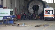 Fabrikada feci kaza: 3 tonluk sacn altnda kalarak can verdiler