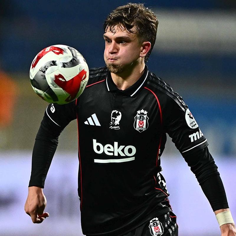 Be�ikta� a��klad�! R�dvan Y�lmaz'dan k�t� haber