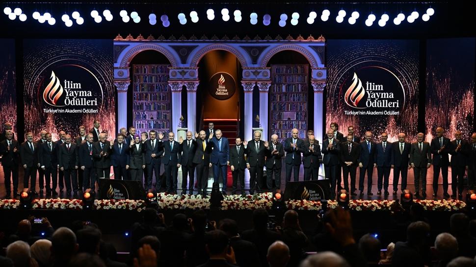 Kazanan isimler belli oldu... İlim Yayma Ödülleri sahiplerini buldu