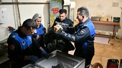 Vatandan saln tehlikeye atacaklard! 150 kilo ete el konuldu, iletme mhrlendi