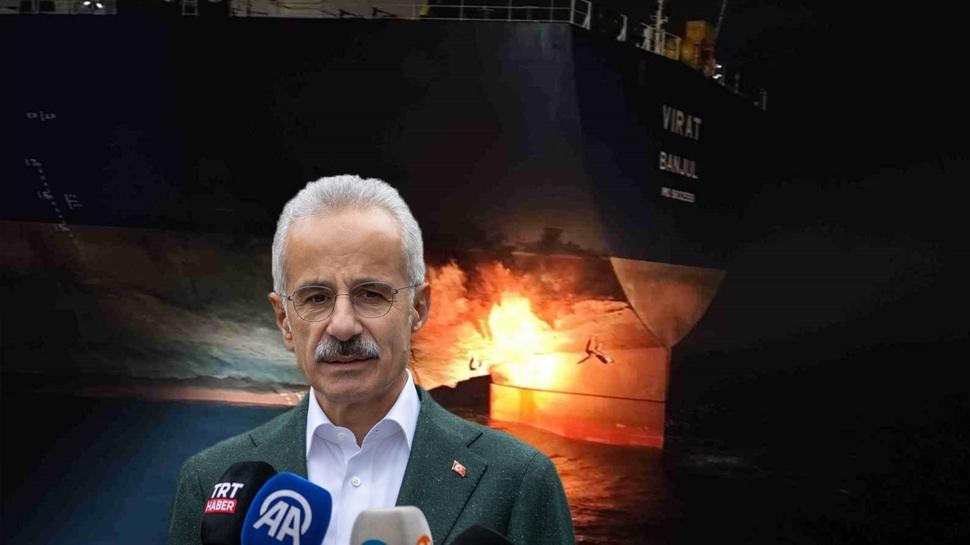 Karadeniz'de iki gemide patlama: Bakan Uralolu son durumu paylat