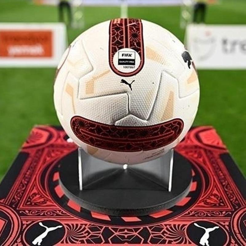 Ayr�l�k resmile�ti! S�per Lig ekibi hocas�na veda etti