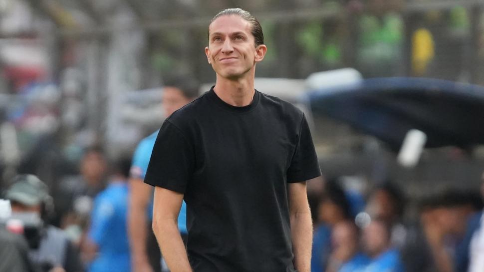 Filipe Luis 5. kupasını kaldırdı