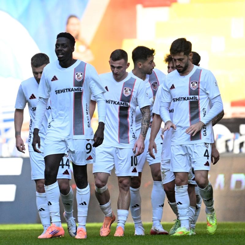 Gaziantep FK'n�n ini�li ��k��l� grafi�i s�r�yor