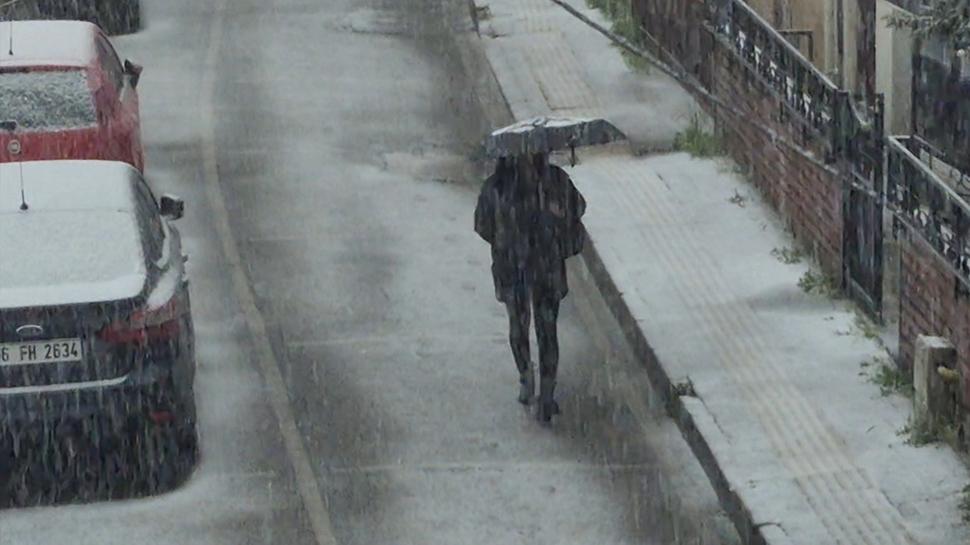 Hava aniden souyor! Saanak ve kar ya her yerde