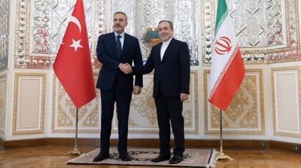 Bakan Fidan, ranl mevkida Araki ile grt