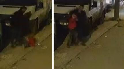 Sokak arasnda kk ocuu acmaszca dvd! Hibir ey olmam gibi yoluna devam etti