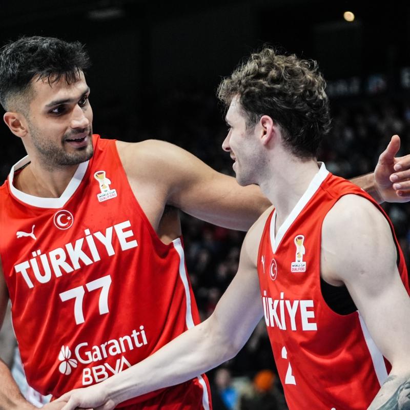 12 Dev Adam'dan dev adm