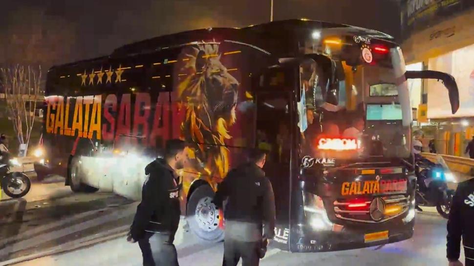 Galatasaray kafilesi, Kadıköy'e geldi
