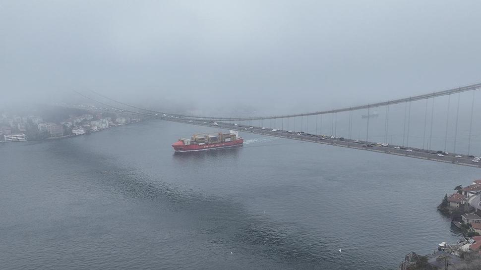 İstanbul Boğazı'nda arızalanan gemi kurtarıldı
