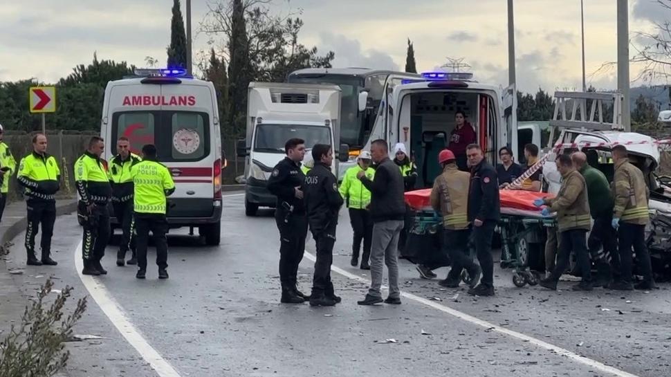 İstanbul'da feci kaza! Kamyonet sürücüsü öldü